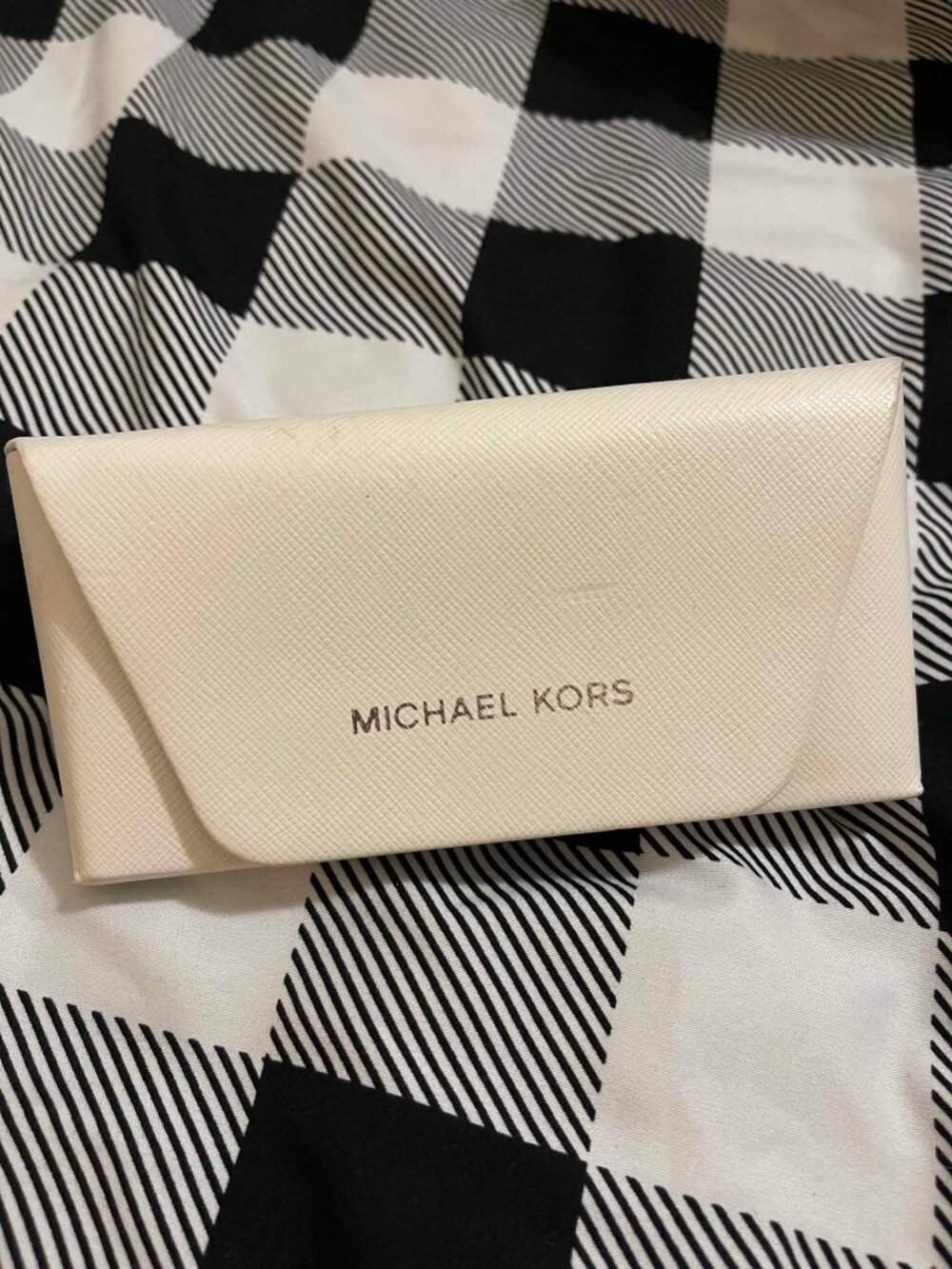 LIKE NEW Michael Kors Saffiano Leather Glasses Case Cream White Snap Closure - Picture 6 of 7